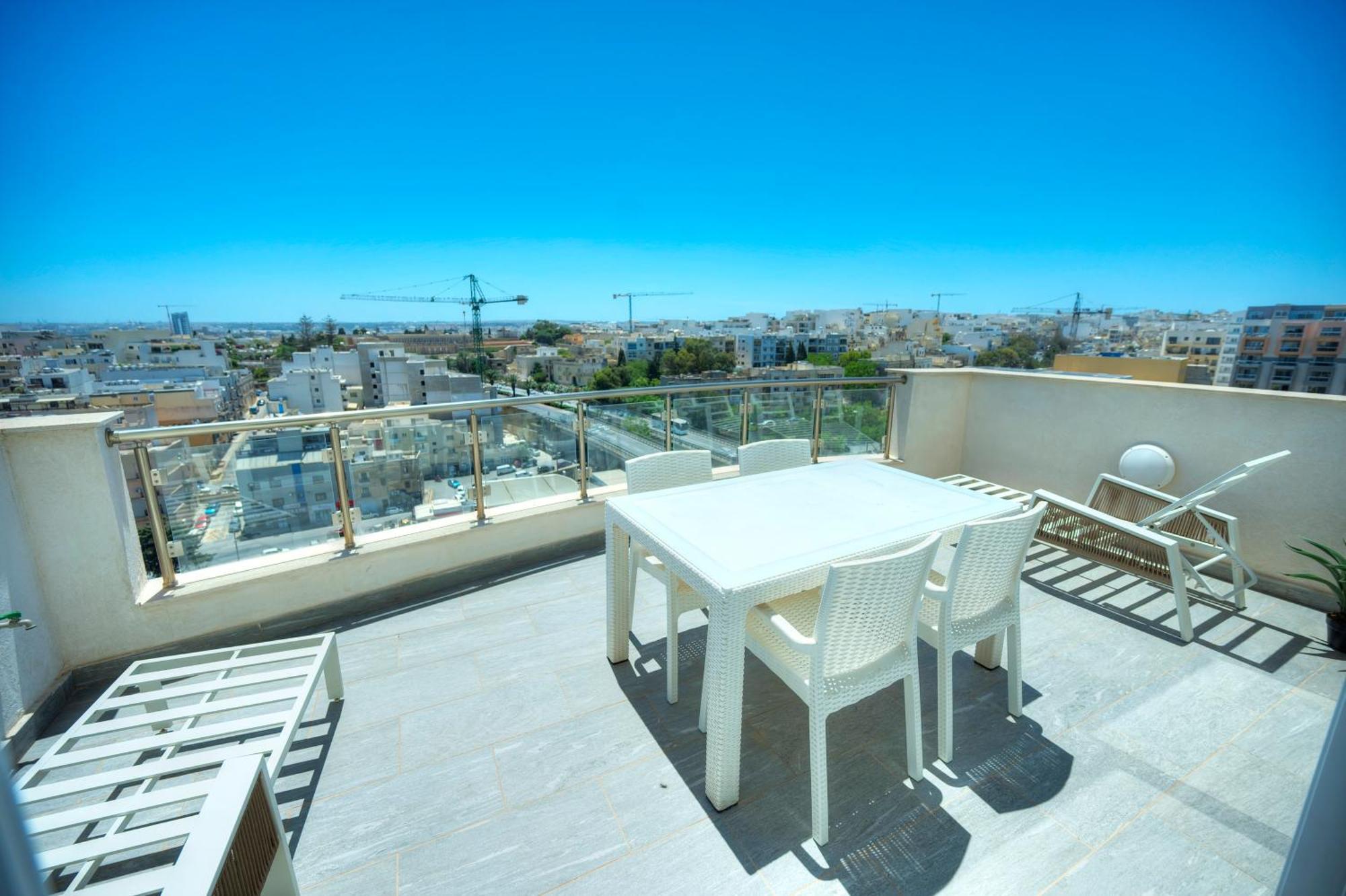 Luxurious Penthouse With 2 Large Terraces Dger1-1 Apartment Saint Julian's ภายนอก รูปภาพ